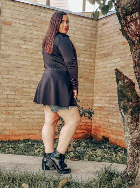 blusa xadrez e blazer